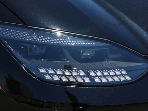 Used 2025 Hyundai Ioniq 6 SE RWD image 4