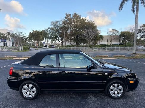 Used 2002 Volkswagen Cabrio GLX image 16