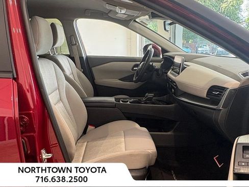Used 2025 Nissan Rogue SV AWD/4WD image 9