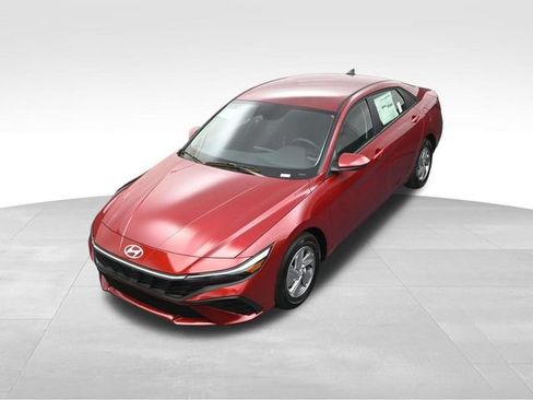 Used 2026 Hyundai Elantra SE FWD image 24