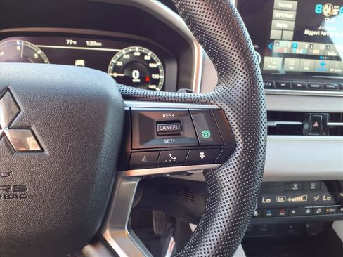 Used 2023 Mitsubishi Outlander SEL image 11
