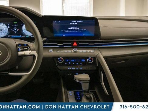 Used 2024 Hyundai Elantra SEL image 8