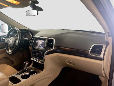 Used 2019 Jeep Grand Cherokee Laredo RWD image 26