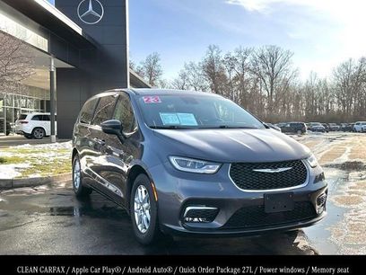 Used 2023 Chrysler Pacifica Touring-L