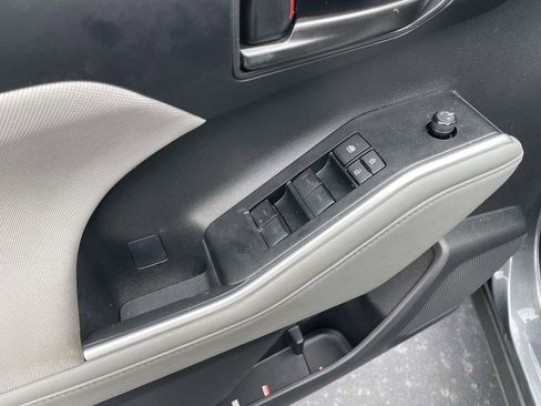 Used 2024 Toyota Highlander LE image 29