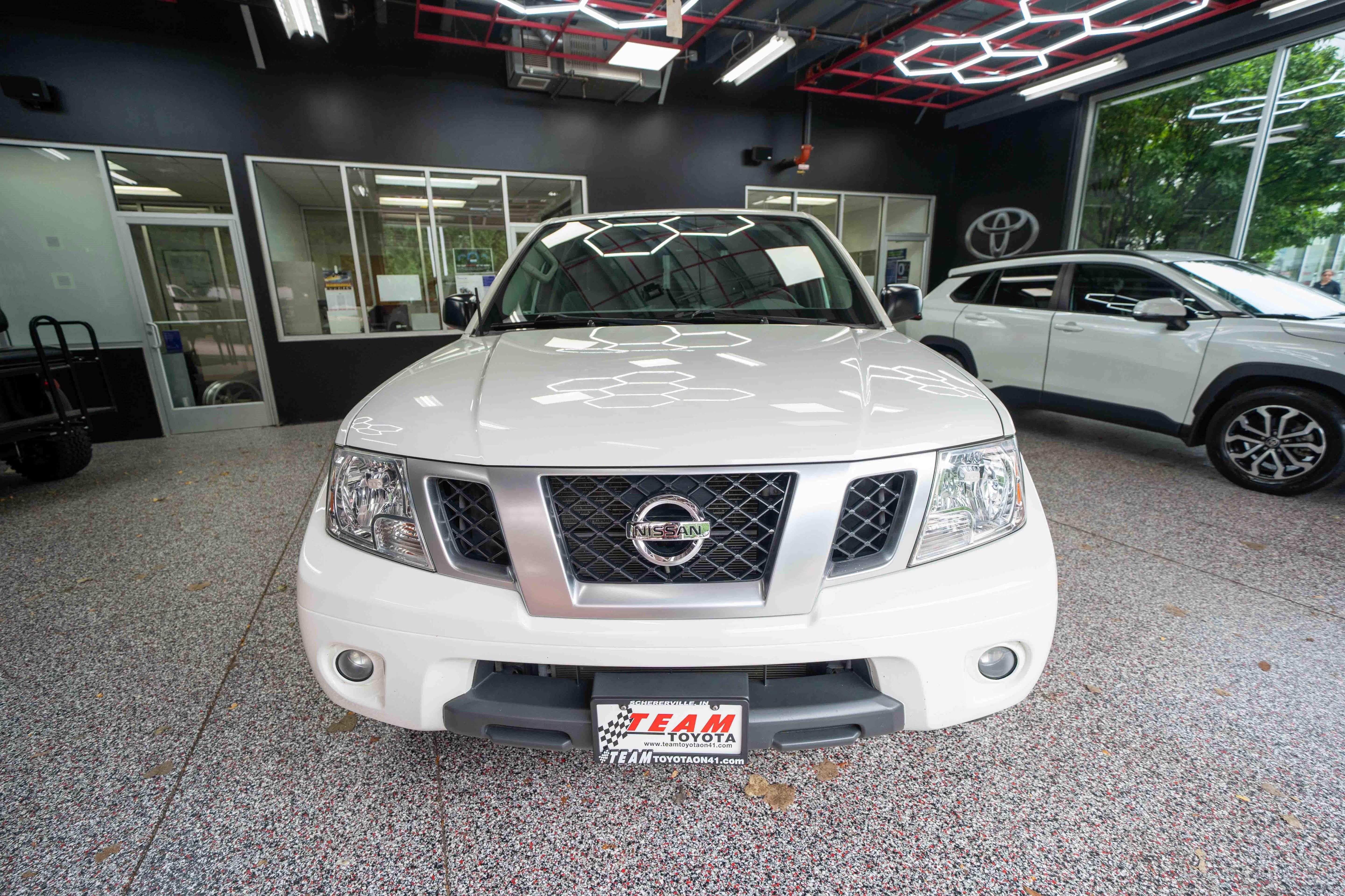 Used 2020 Nissan Frontier SV AWD/4WD image 6