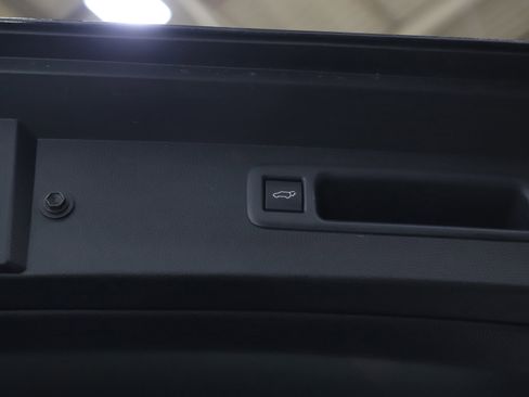 Used 2025 Toyota Highlander Platinum AWD/4WD image 19