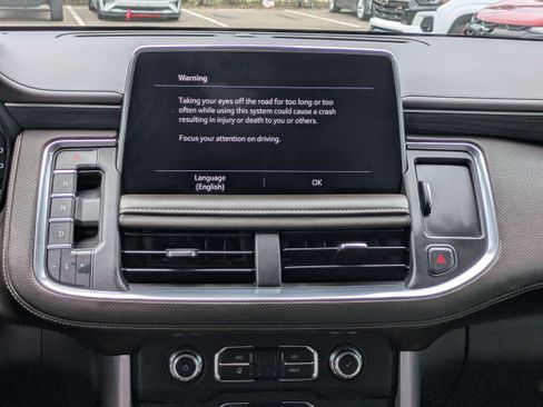 Used 2021 GMC Yukon XL SLT w/ SLT Premium Package AWD/4WD image 17