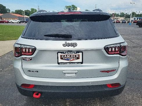 Used 2025 Jeep Compass Trailhawk AWD/4WD image 15