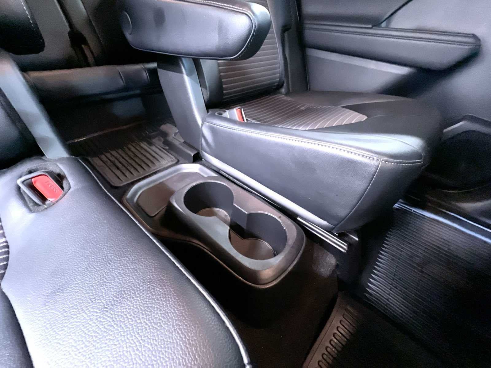 Used 2025 Toyota Highlander XSE AWD/4WD image 38