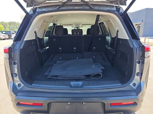 Used 2025 Nissan Pathfinder SV FWD image 18