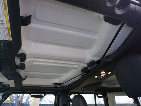 Used 2021 Jeep Wrangler Unlimited Sahara image 12