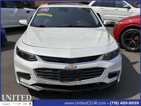Used 2017 Chevrolet Malibu Premier w/ Premier Sun and Wheel Package image 8