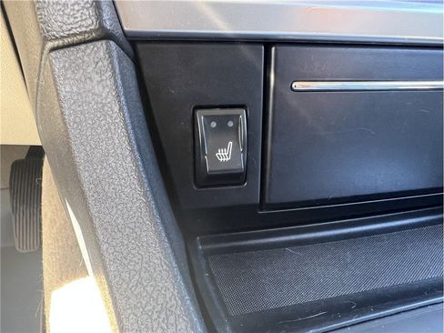 Used 2006 Chrysler 300 C w/ Protection Group II image 16