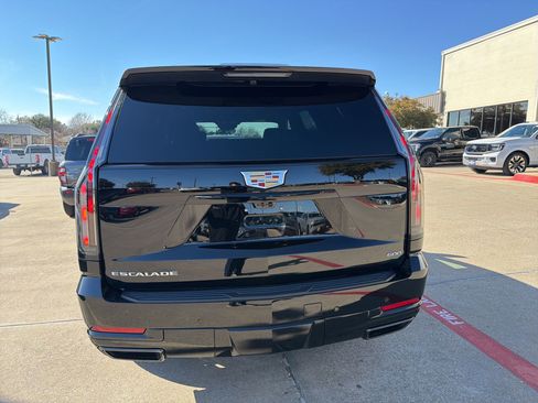 Used 2026 Cadillac Escalade Sport image 4