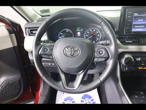 Used 2022 Toyota RAV4 XLE Premium AWD/4WD image 21