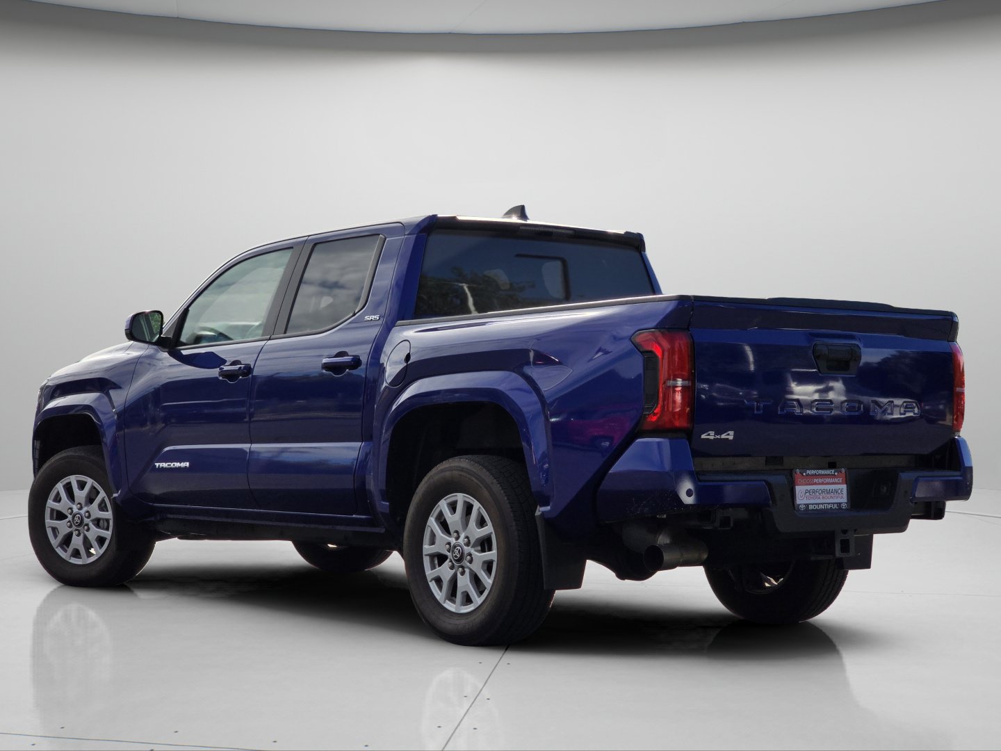 Used 2024 Toyota Tacoma SR5 AWD/4WD image 24