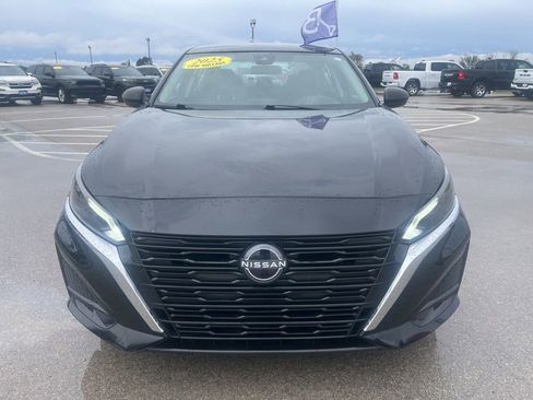 Used 2025 Nissan Altima 2.5 SV FWD image 8