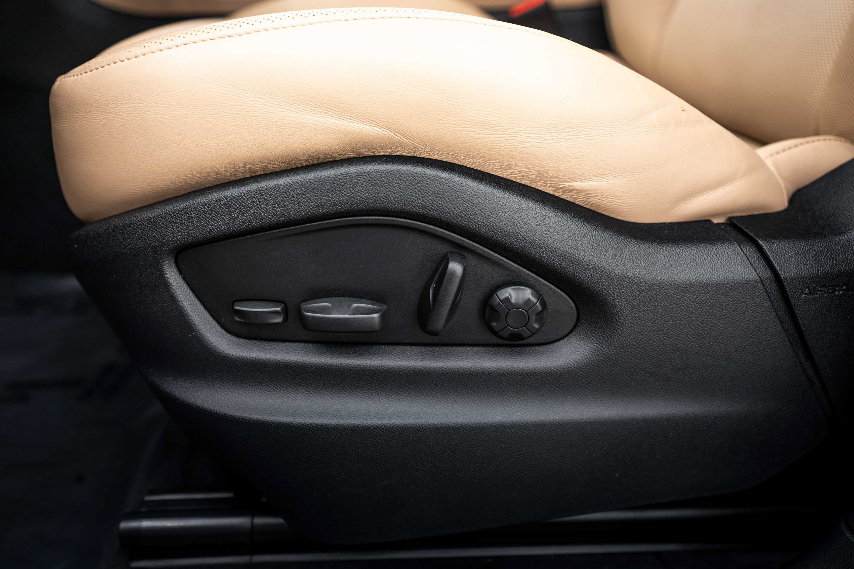 Certified 2024 Porsche Cayenne Coupe AWD/4WD image 21
