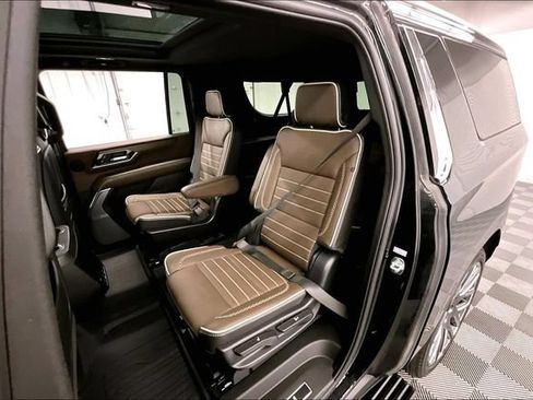 Used 2025 GMC Yukon XL Denali Ultimate w/ LPO, Floor Liner Package AWD/4WD image 25