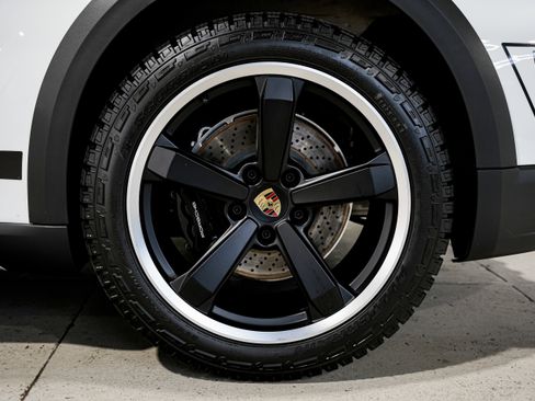 Used 2024 Porsche 911 Dakar image 56