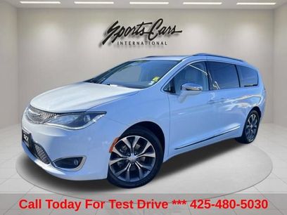 Used 2017 Chrysler Pacifica Limited w/ Tire & Wheel Group