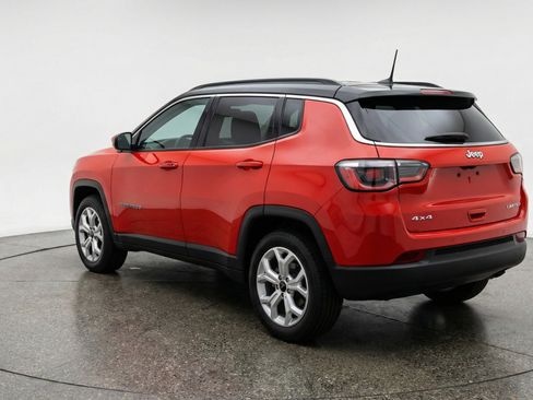 Used 2025 Jeep Compass Latitude image 6