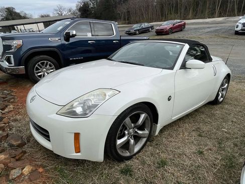 Used 2007 Nissan 350Z Touring image 2