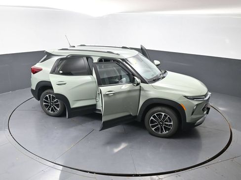 Used 2025 Chevrolet TrailBlazer LT AWD/4WD image 61
