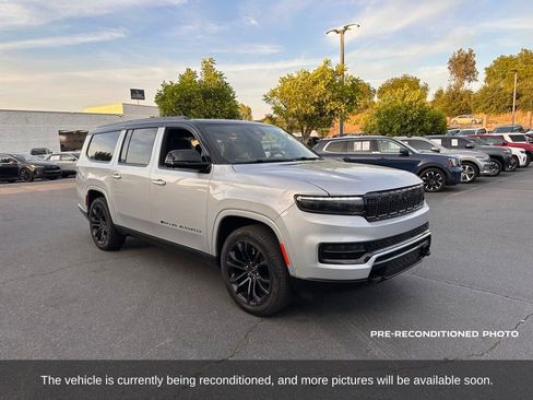 Used 2023 Jeep Grand Wagoneer L Series III w/ Rear Seat Video Group 1 AWD/4WD image 8