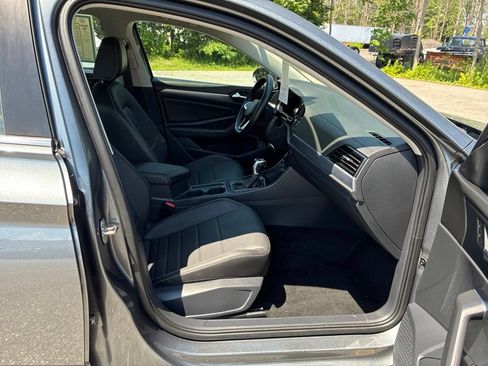 Used 2024 Volkswagen Jetta SE FWD image 32