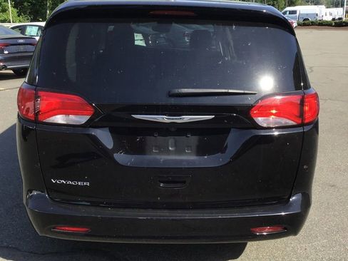 Used 2024 Chrysler Voyager LX FWD image 4