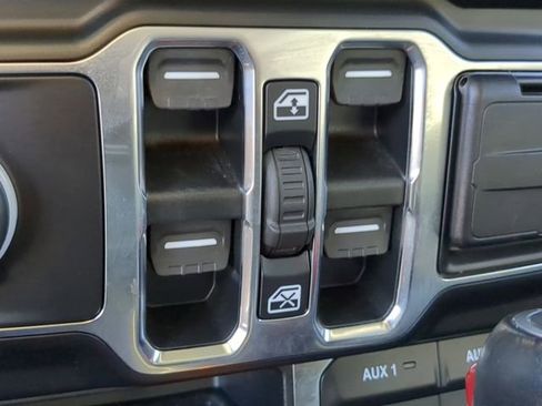 Used 2020 Jeep Wrangler Unlimited Sahara AWD/4WD image 21