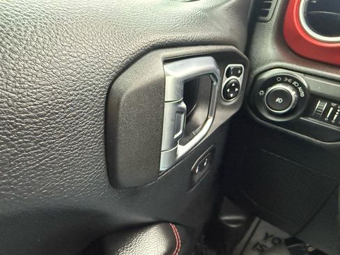 Used 2018 Jeep Wrangler Unlimited Rubicon image 25