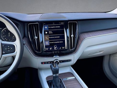 Used 2021 Volvo XC60 T5 Momentum image 9