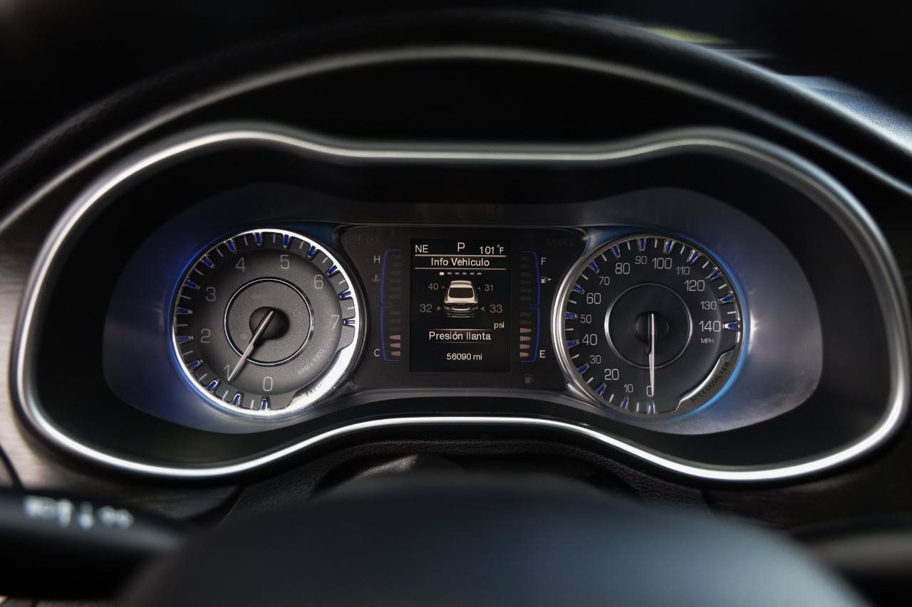 Used 2015 Chrysler 200 Limited w/ Convenience Group FWD image 29