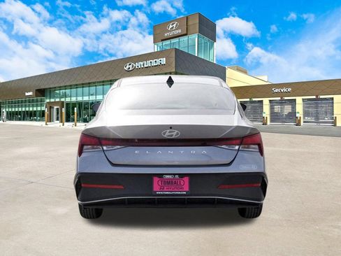 Certified 2026 Hyundai Elantra SE FWD image 5