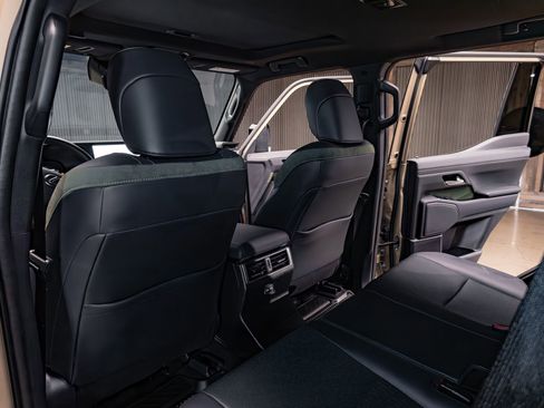 Used 2026 Lexus GX 550 AWD/4WD image 23