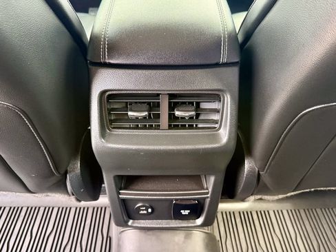 Used 2021 Ford Edge Titanium AWD/4WD image 34