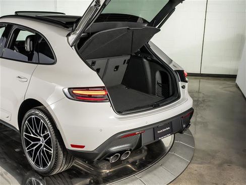 New 2026 Porsche Macan image 32