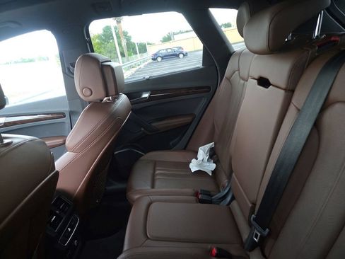 Used 2020 Audi Q5 e Prestige AWD/4WD image 6