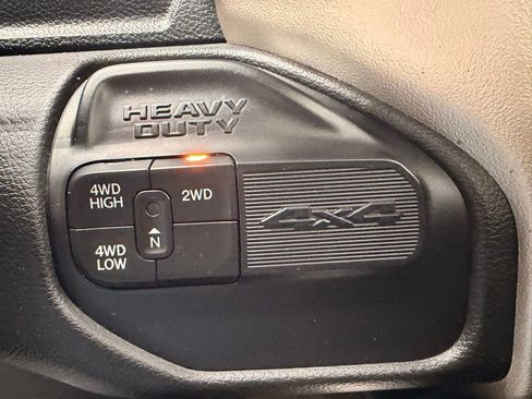 Used 2019 RAM 2500 Laramie w/ Black Appearance Package AWD/4WD image 35