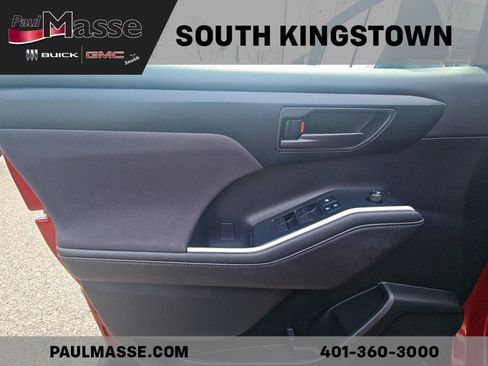 Used 2020 Toyota Highlander LE image 8