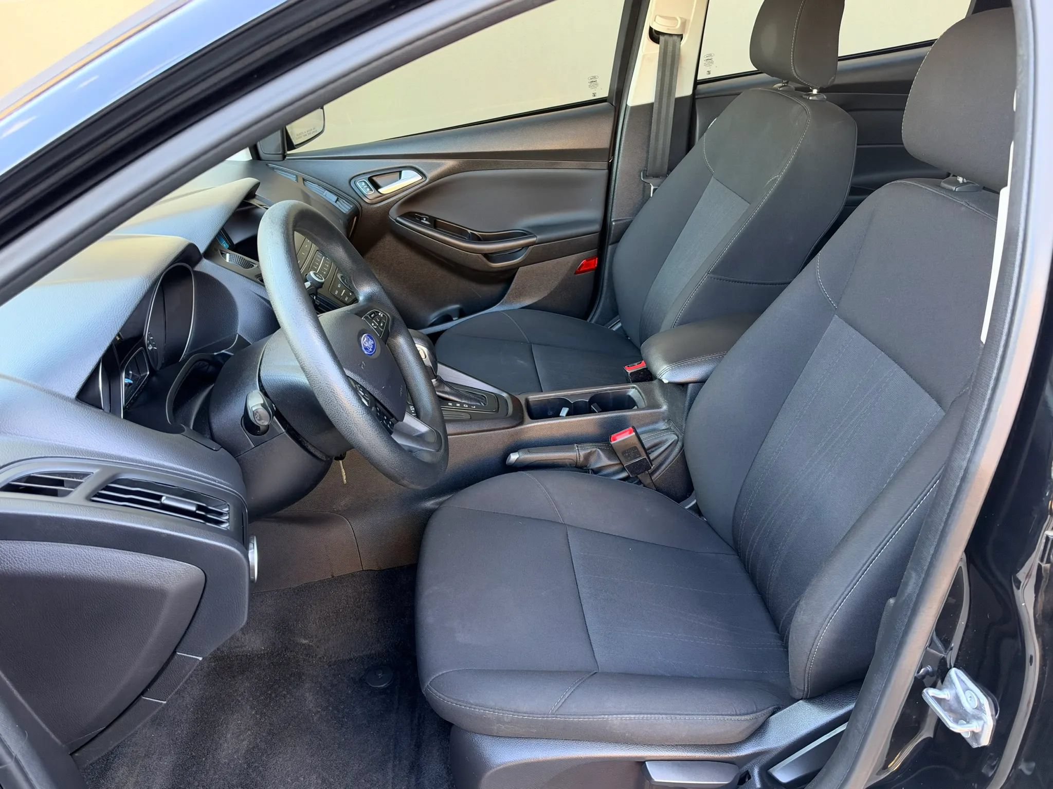 Used 2018 Ford Focus SE FWD image 15