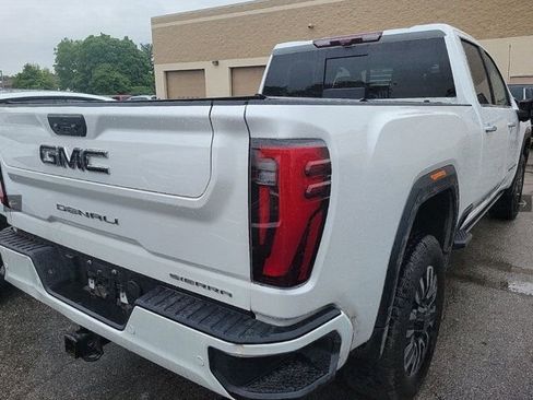 Used 2024 GMC Sierra 2500 Denali Ultimate AWD/4WD image 3