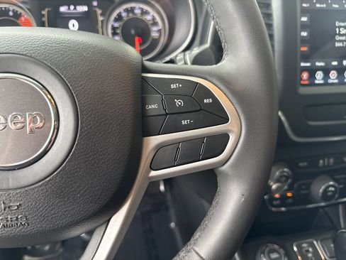 Used 2022 Jeep Cherokee Latitude w/ Sun & Sound Group AWD/4WD image 19