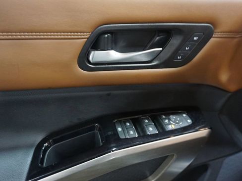 Used 2023 Nissan Pathfinder Platinum image 4