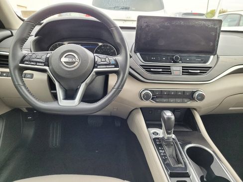 Used 2023 Nissan Altima 2.5 SV w/ SV Premium Package image 22
