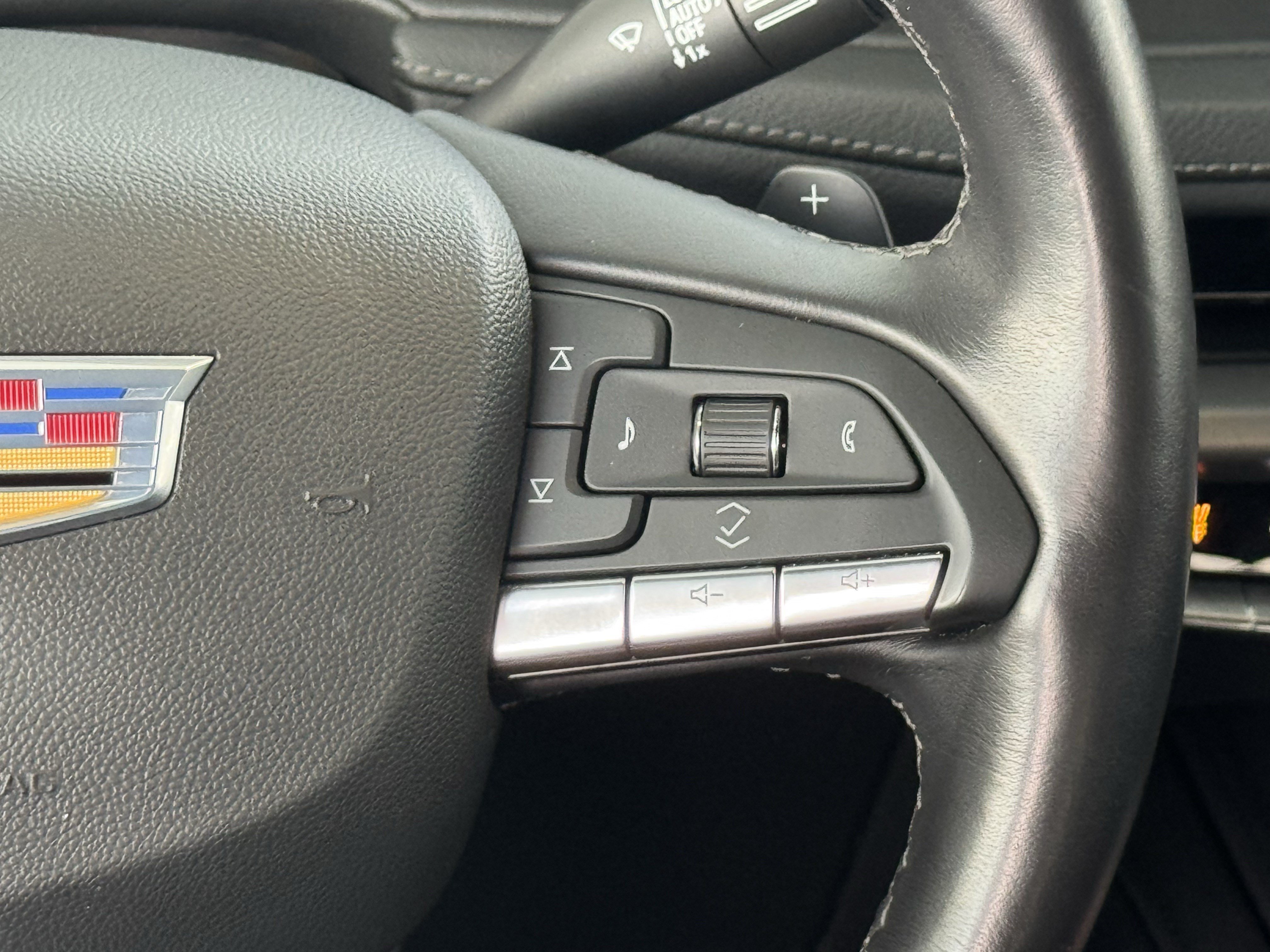 Used 2025 Cadillac XT4 Premium Luxury FWD image 13