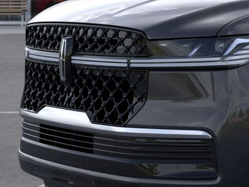 New 2026 Lincoln Navigator Reserve w/ Jet Appearance Package AWD/4WD image 17
